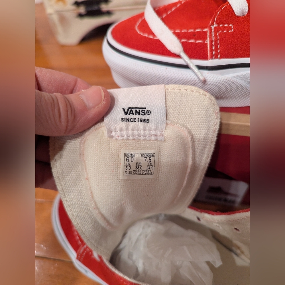 NIB Vans Sk8-Hi Tapered Racing Red / True White Sneakers US Men 6 Women 7.5 - Picture 6 of 8